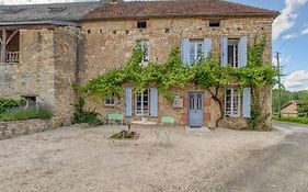 Alluring Holiday Home in Dégagnac with Jacuzzi